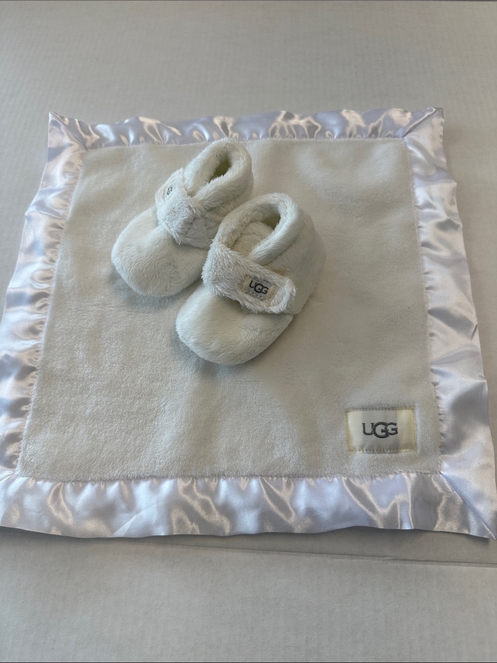 UGG Slippers & Lovey Blanket Gift Set New Shoes Size 2/3